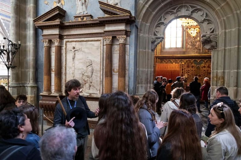 Guided Tour of Prague Castle with Ticket and Transport - St George’s Basilica: Small Space, Strong Storytelling