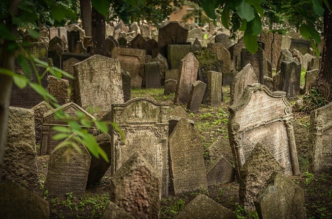 Inside Jewish Prague: A Journey Through Time - Guides and group pace: what makes it feel smooth
