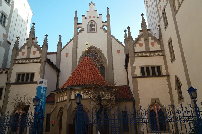 Jewish Prague Walking Tour - Josefov only clicks when someone puts it in order