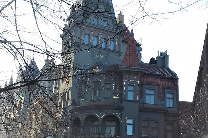 Jewish Prague Walking Tour - Old Jewish Cemetery: 12,000 visible graves and the Rabbi Löw thread