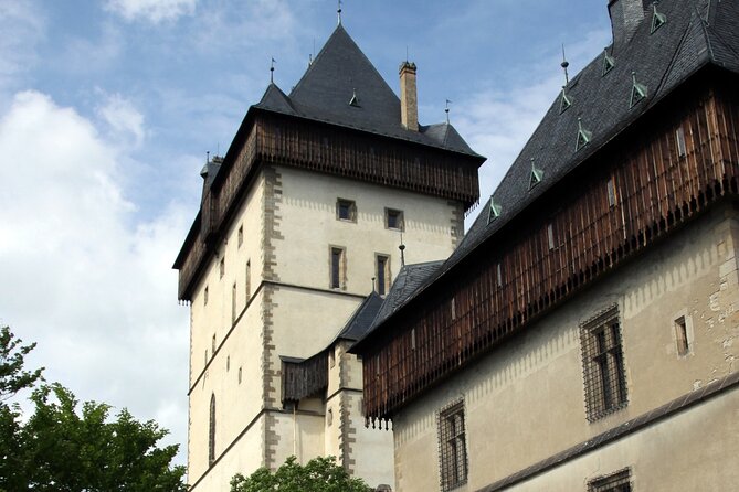 Karlstejn Castle in Vintage Convertible Car - Practical tips to make Karlstejn feel worth the ride