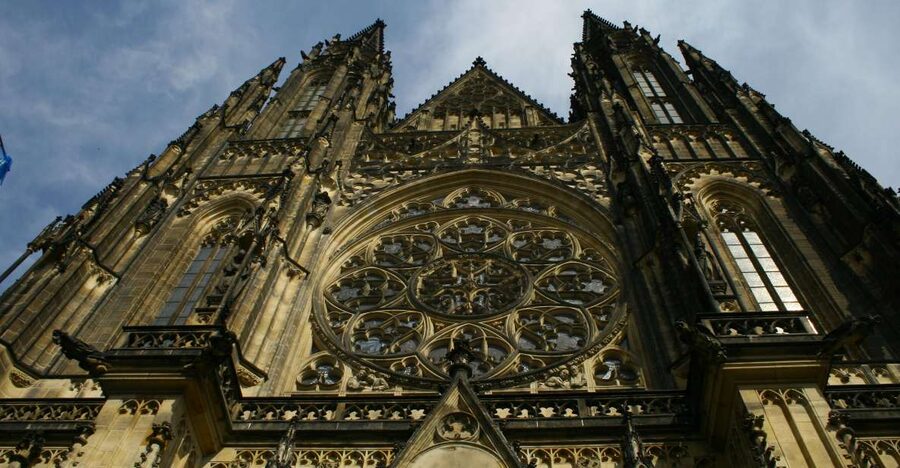 Klara's Prague Castle private tour - Entering St. Vitus Cathedral for the Gothic “Wow”