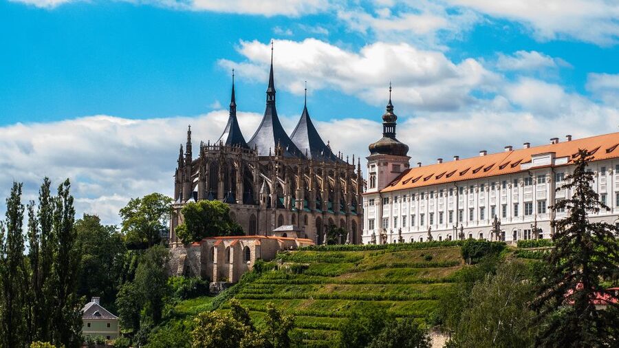 Kutná Hora Private Tour: Day Trip from Prague - Lunch in a local tavern, then time to wander