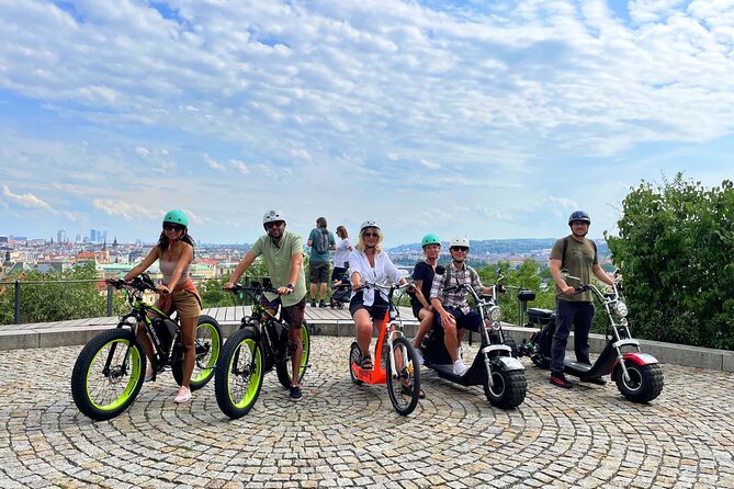 Live-Guided e-Scooter Tour of the Old Town of Prague, 60 min - Letná Park viewpoint time, plus Lennonova zeď signature moment