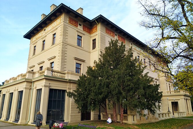Non-touristy Prague - Cozy Neighborhoods - Private Tour - Parks, hills, and keeping the day from turning into a sprint
