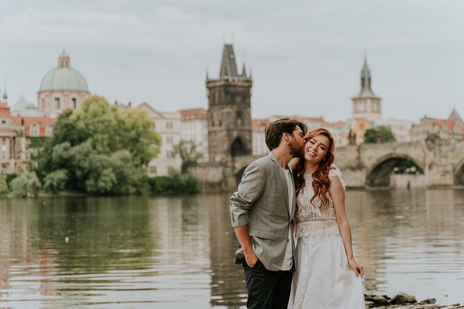 Photographer in Prague - Couple, engagement & portrait photoshoot - Meeting point in Malá Strana and why the 7:30 am start matters