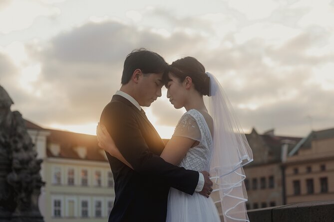 Photographer in Prague, private photoshoot - Charles Bridge Portraits Without the Guesswork