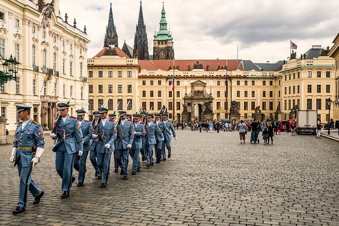Prague: 1-Hour Castle Tour With Fast-GET Admission Ticket - Why this one-hour Prague Castle plan works so well