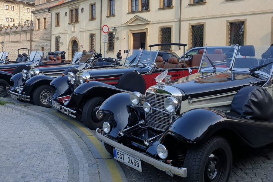 Prague: 1-Hour Private Tour in Vintage Car - The vintage Mercedes 770K replica experience, comfort and the retractable roof