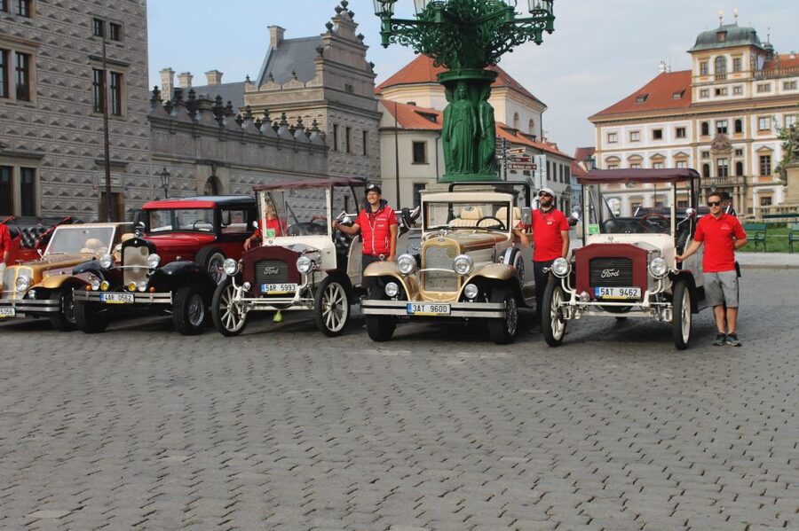 Prague: 1-Hour Vintage Car Tour - Live Commentary in Czech, English, and German, and Why It Changes the Trip