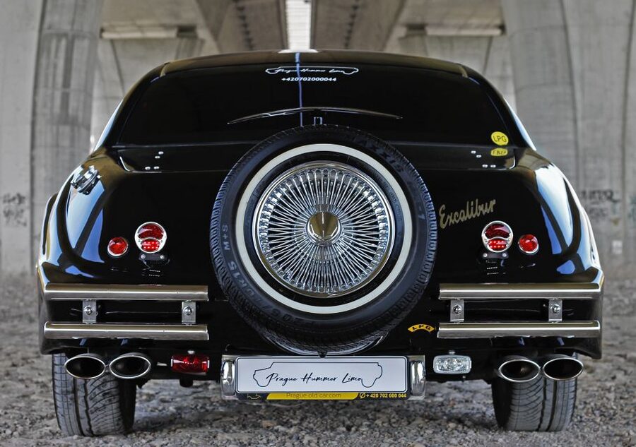 Prague: 1-Hour Vintage Limousine Rental - Prague in one hour, without the sightseeing squeeze