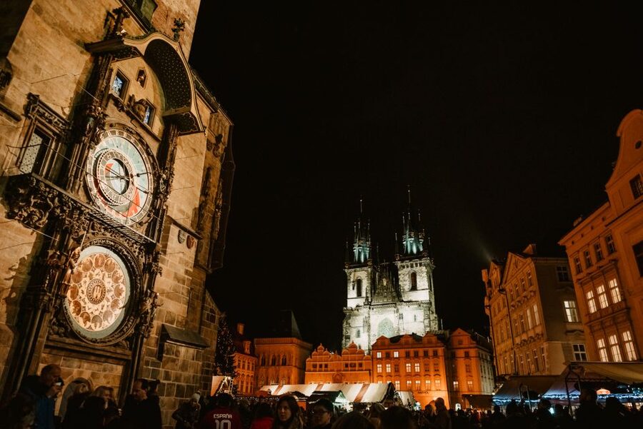 Prague: 2-3h Magical Christmas Markets Tour with Inclusions - The second Old Town walk: where the traditions start to click