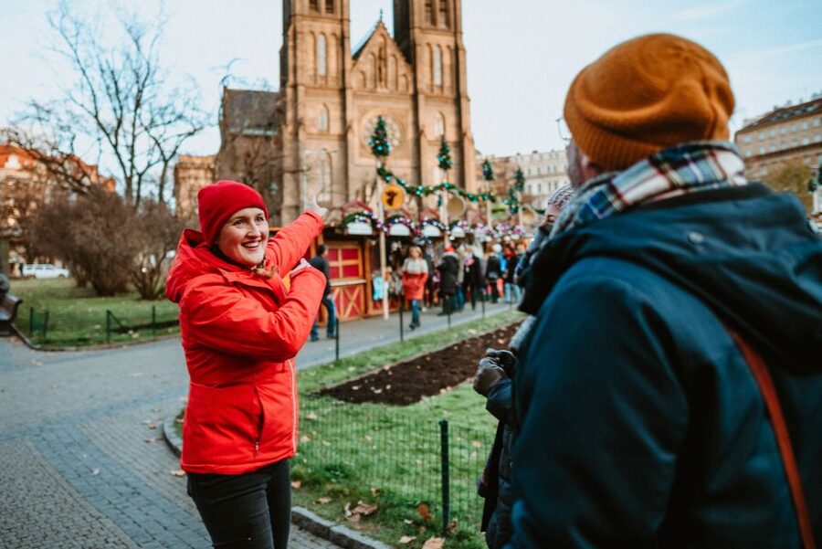 Prague: 2-3h Magical Christmas Markets Tour with Inclusions - A local market stop you can actually shop: cookies, heat, and quick choices