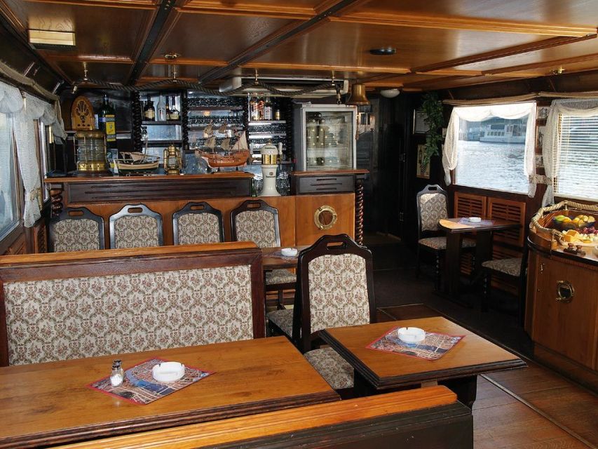Prague: 2-Hour Lunch Cruise on the Vltava River - Should you book this Prague lunch cruise?