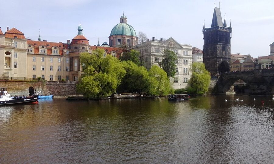 Prague: 2-Hour Lunch Cruise on the Vltava River - What you’ll see on the 2-hour ride: Charles Bridge to Prague Castle views