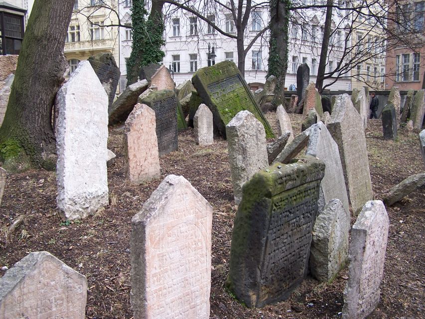 Prague: 2-Hour Old Town and Jewish Ghetto Walking Tour - Josefov: The Former Jewish Ghetto and Why These Streets Still Speak