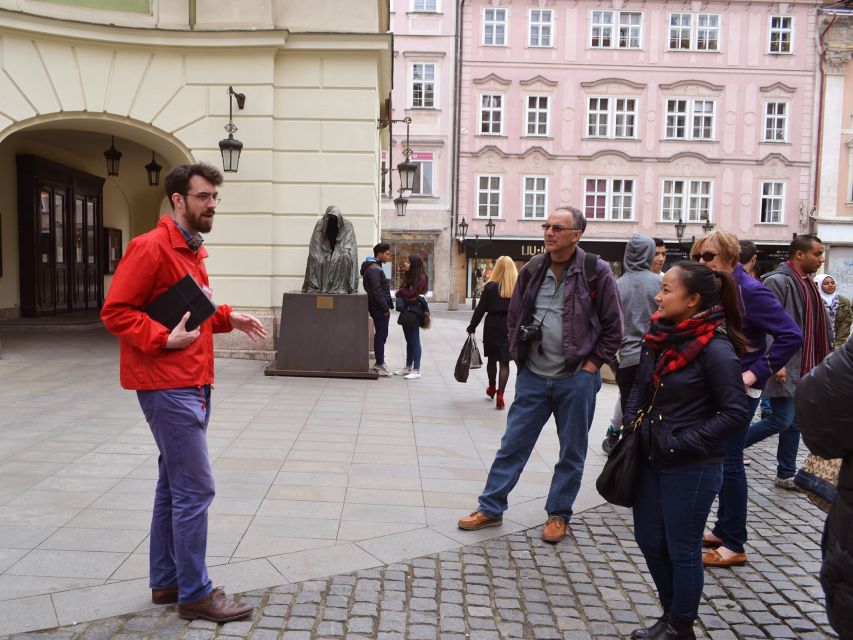 Prague: 2-Hour Old Town and Jewish Ghetto Walking Tour - Start at Týnská, Get Oriented Behind Týn Cathedral