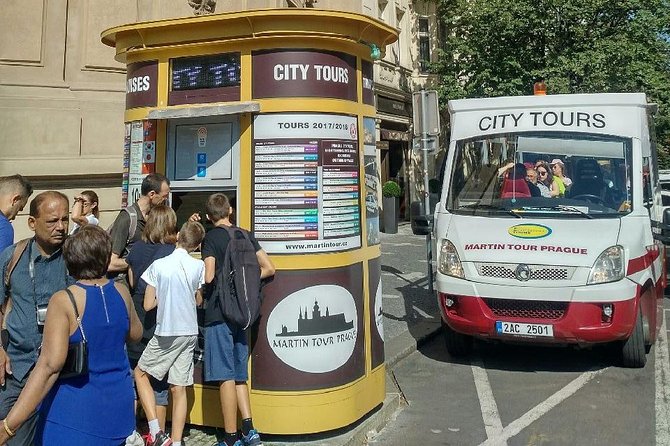 Prague 2-hour Panoramic Bus Tour - The Prague Castle walking break, how to make it count