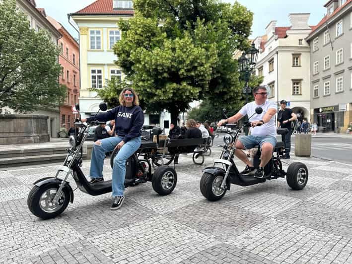 Prague: 2 hours FUN TRIKE tour in Prague with guide - Your first stop: the Astronomical Clock and its origin legend