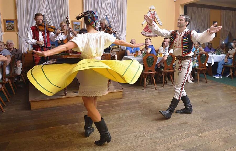 Prague: 3 Course dinner with Drinks, Folk Show & Transfers - Key Things You’ll Notice