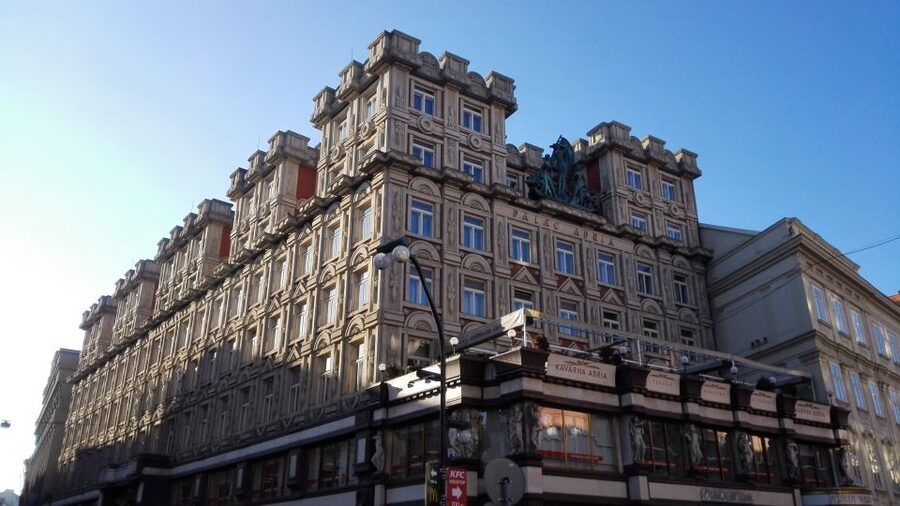 Prague 3-Hour Architectural Tour - Meeting Point, Private Pace, and What to Bring