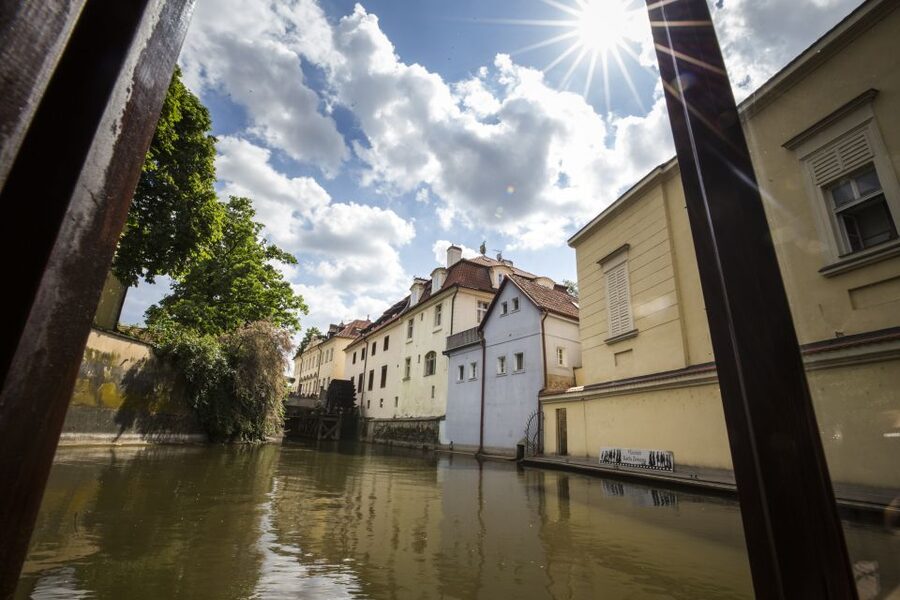 Prague: 3–Hour Castle Grounds Walking Tour and River Cruise - Riding Up the Devil’s Stream: Legend Meets the Real River