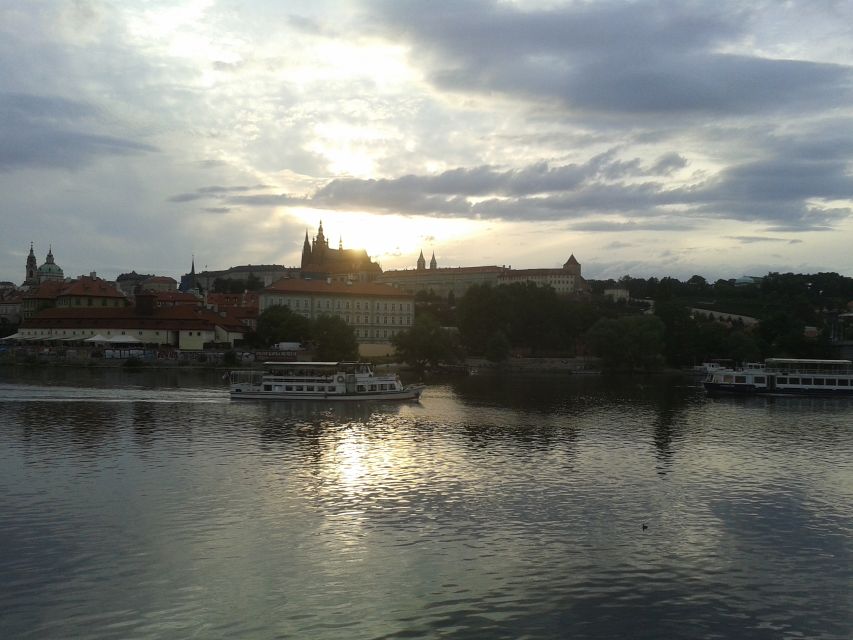 Prague: 3-hour Evening River Cruise with Dinner - Key highlights to know before you go