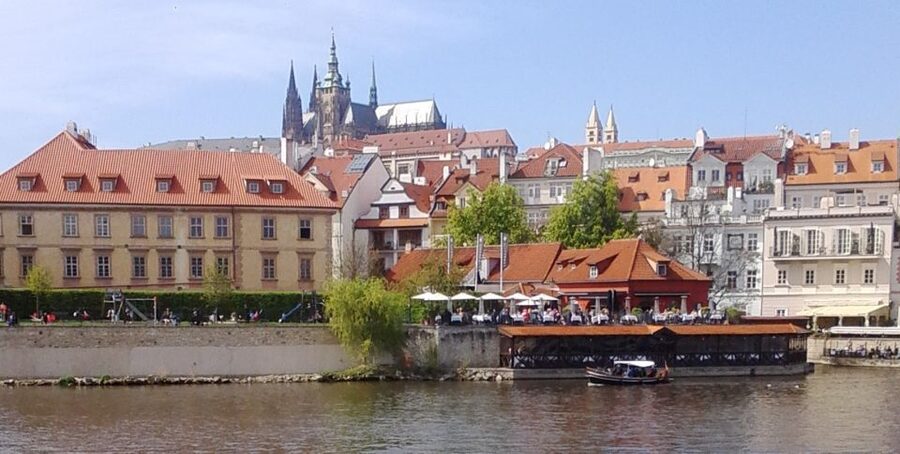 Prague: 3-hour Evening River Cruise with Dinner - The Vltava ride: Old Town, Lesser Town, Charles Bridge area, Prague Castle views