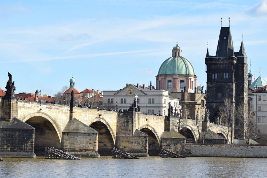 Prague: 3-hour Evening River Cruise with Dinner - The dinner setup: how the all-you-can-eat buffet really feels onboard