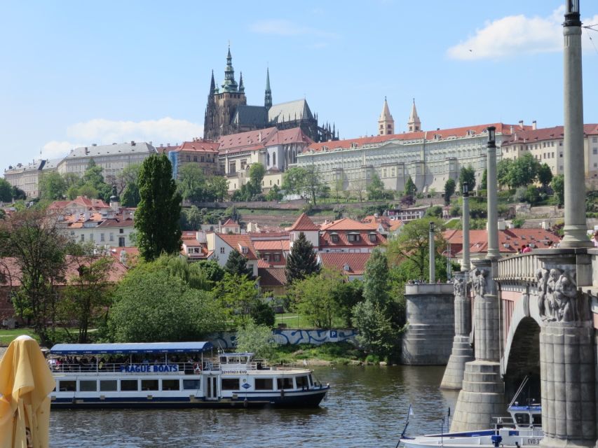 Prague: 3-hour Evening River Cruise with Dinner - Who should book this cruise, and who should skip it