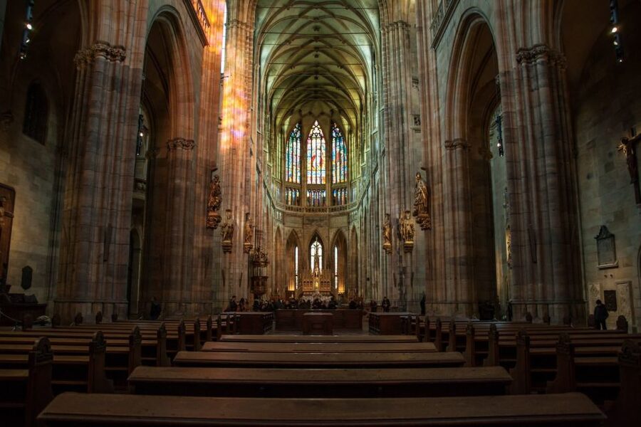 Prague: 3-Hour Old Town and Prague Castle Tour in German - What to wear, bring, and expect from the walk