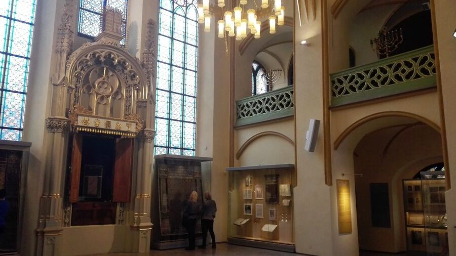 Prague: 3-Hour Private Jewish Quarter Tour - Old Jewish Cemetery: The Quiet Start That Changes Your Lens