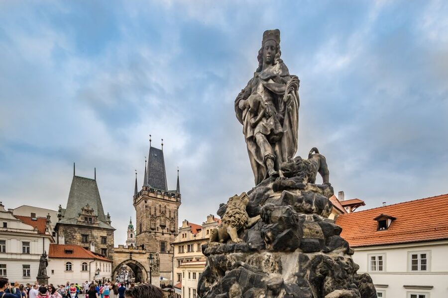 Prague: 3-Hour Walking Tour of Old Town & Prague Castle - Where You Meet GET Prague Guide, and Why That Location Helps