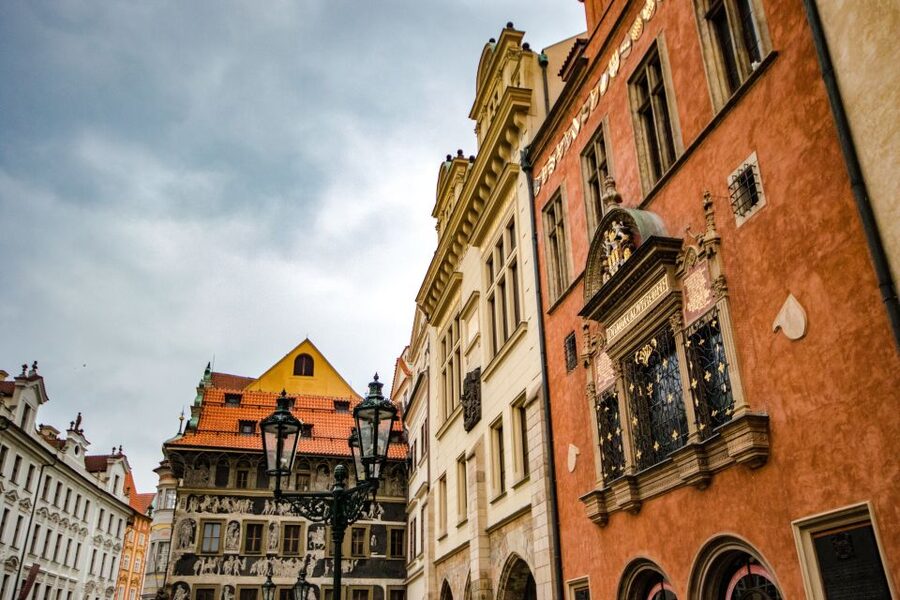 Prague: 3-Hour Walking Tour of Old Town & Prague Castle - Prague Castle Complex Exteriors: Views, Final Stories, and Where to Stand