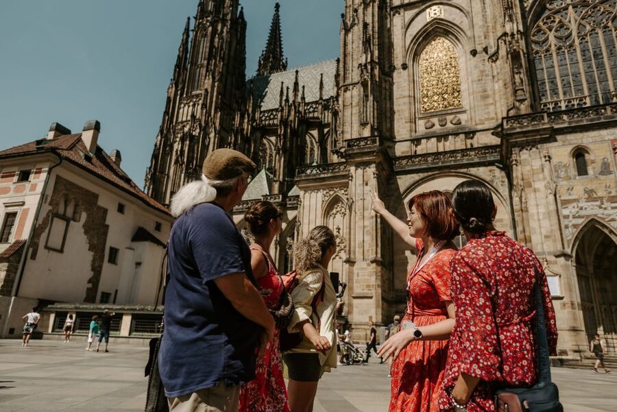 Prague: 3h Private Tour of Prague Castle, Admission Incl. - St. Vitus Cathedral in a Tight, Worthwhile 15 Minutes
