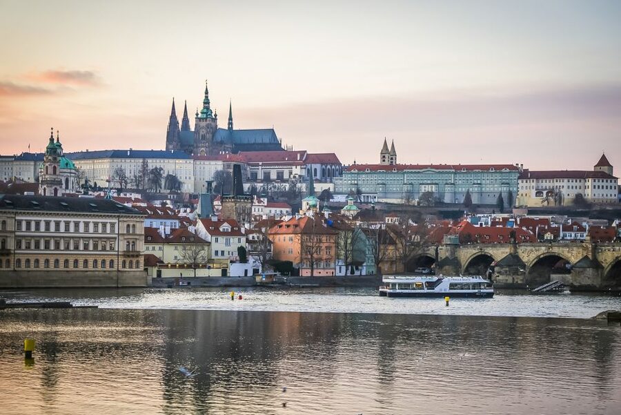 Prague: 50-Minute Sightseeing Evening Cruise - Prague Castle From the Vltava: Best View Without the Climb
