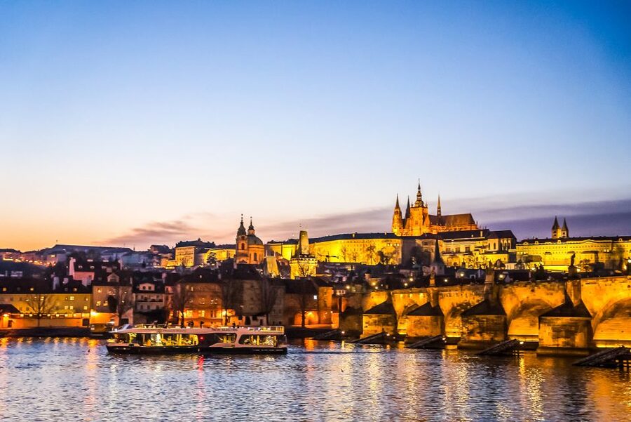 Prague: 50-Minute Sightseeing Evening Cruise - Audio Guide Setup: Headphones, Clarity, and Smart Language Options