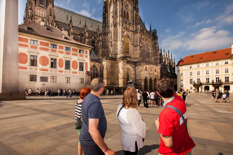 Prague: 6-Hour City Tour including Cruise and Lunch - Charles Bridge to Mala Strana: Street theater with the big photo moments
