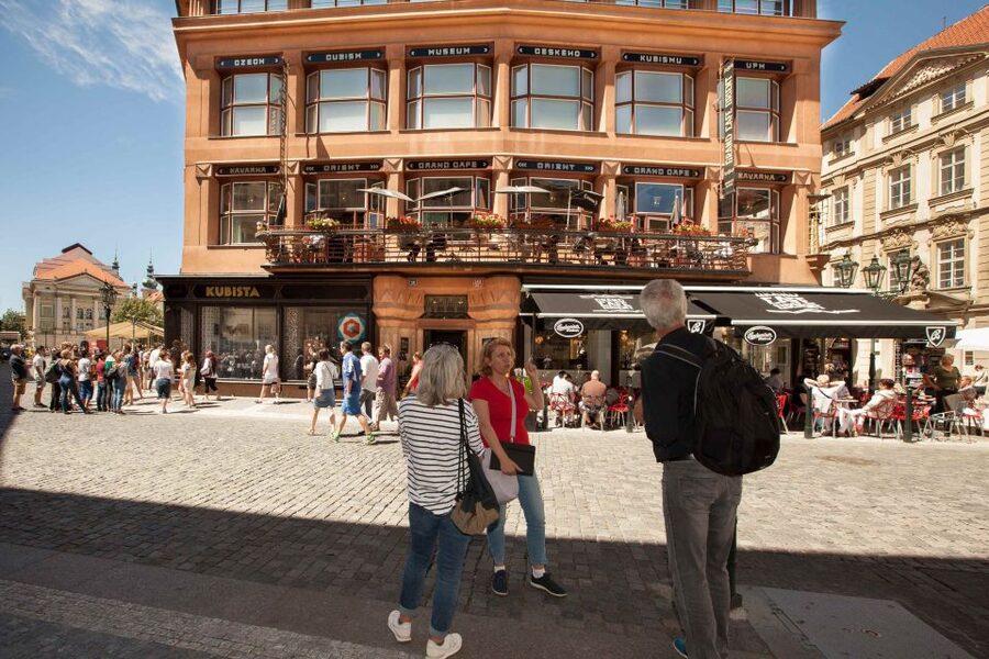 Prague: 6-Hour City Tour including Cruise and Lunch - Tram to Prague Castle and St Vitus Cathedral: The big finish