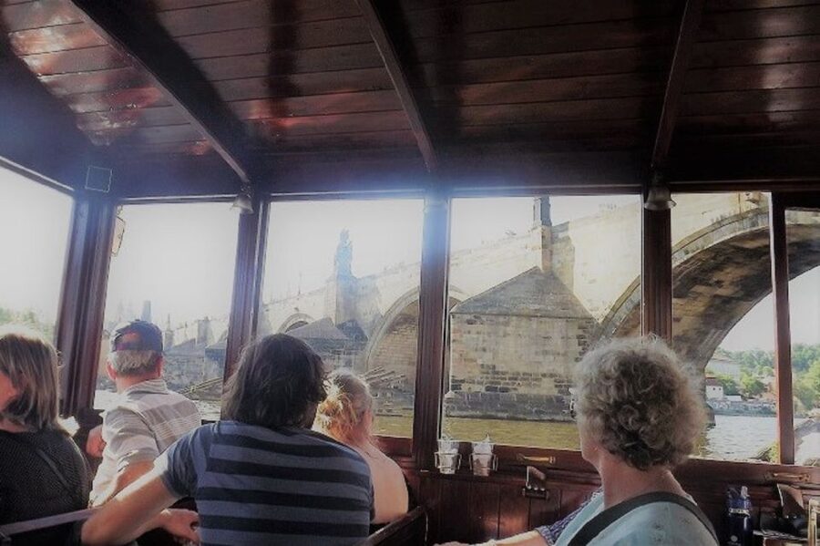 Prague: 6-Hour Tour with River Boat Cruise and Lunch - Key highlights at a glance