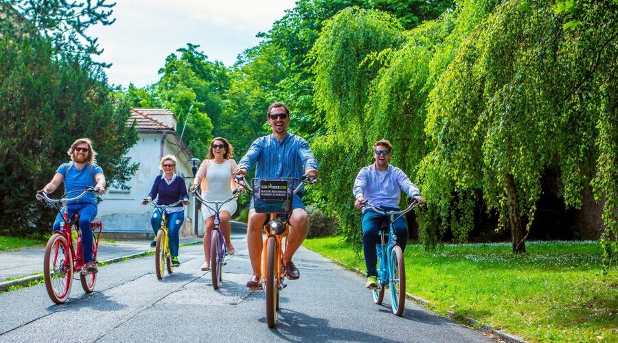 Prague: 7 Best Viewpoints of Prague E-Bike Tour - Prague Castle: a fast hit that frames the rest of the day