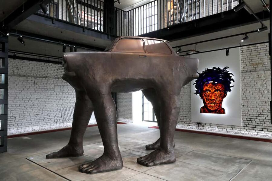 Prague: a walk among the installations of David Černý or a visit to the Mausoleum - Should you book the Prague David Černý walk or the Musoleum?