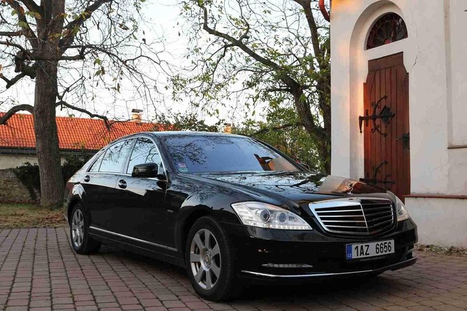 Prague airport luxury transfer by a Mercedes Benz S class - Departure transfers: book early and plan for buffer time