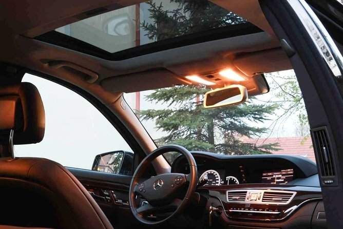 Prague airport luxury transfer by a Mercedes Benz S class - A chauffeur who handles luggage and gives quick orientation