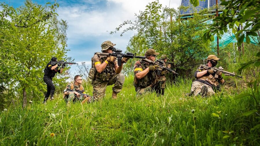 PRAGUE AIRSOFT SHOOTING GAMES - Welcome drinks and the group vibe