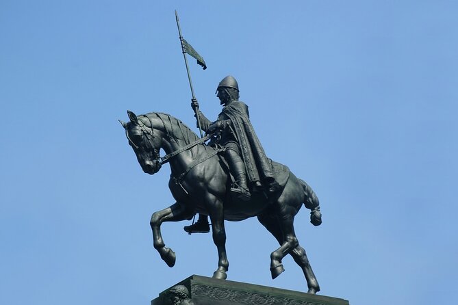 Prague: Alchemy & Dark Arts Exploration Game Tour - Čůrající postavy and the Charles Bridge finish you can aim for all day