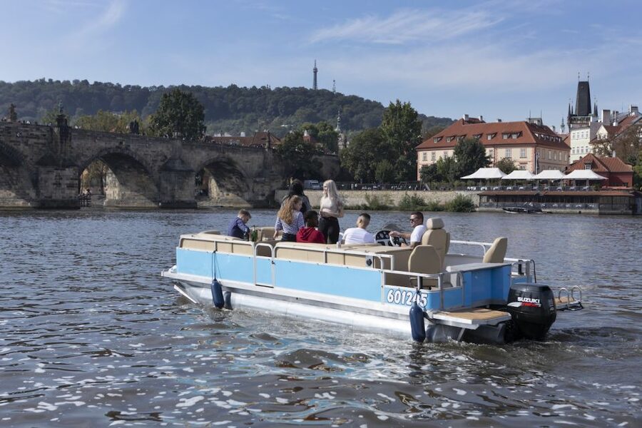 Prague: Beer Boat Tour - Music, humor, and how the captain keeps things rolling