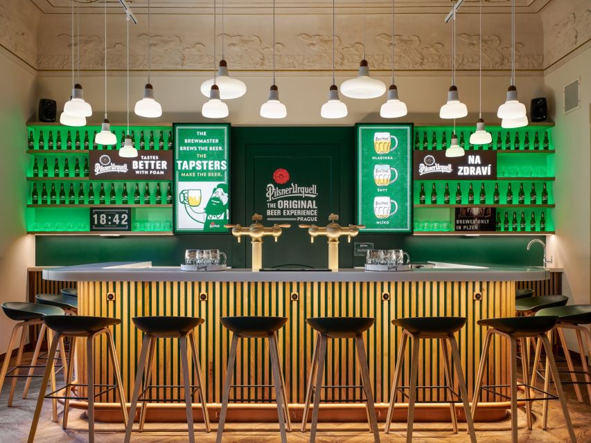 Prague: Beer Pouring Class at Pilsner Urquell Experience - Tasting, questions, and the private bar advantage