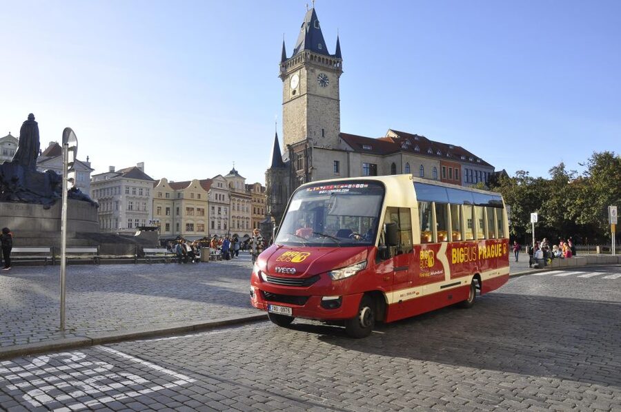 Prague: Big Bus Hop-on Hop-off, Castle Tour and River Cruise - Practical logistics: finding stops, handling crowds, and swapping lines