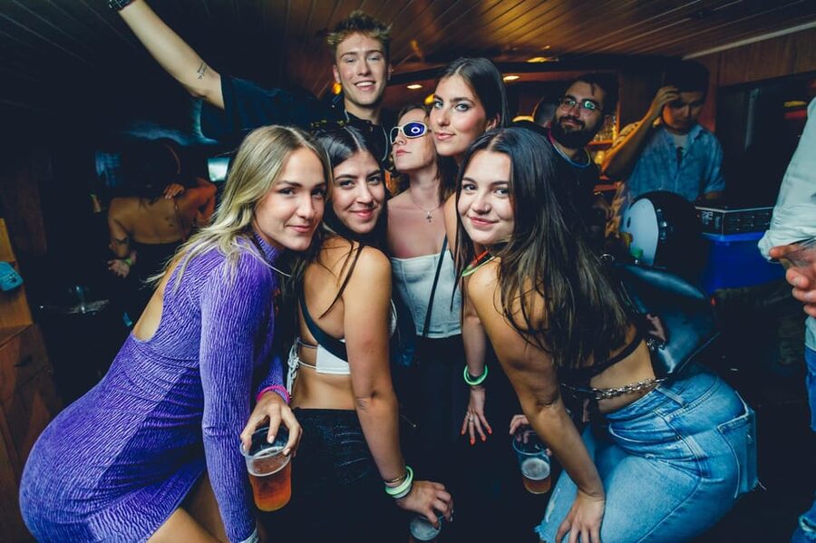 Prague: Boat Party with Unlimited Drinks & After Party Entry - What This Prague Boat Party Feels Like at Night